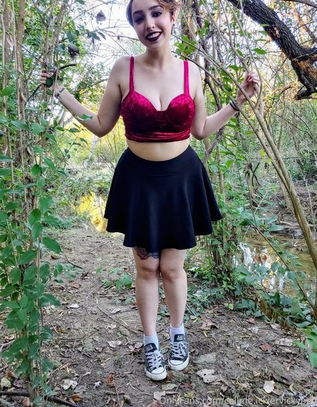 callme ickiervickyfree sexy model image