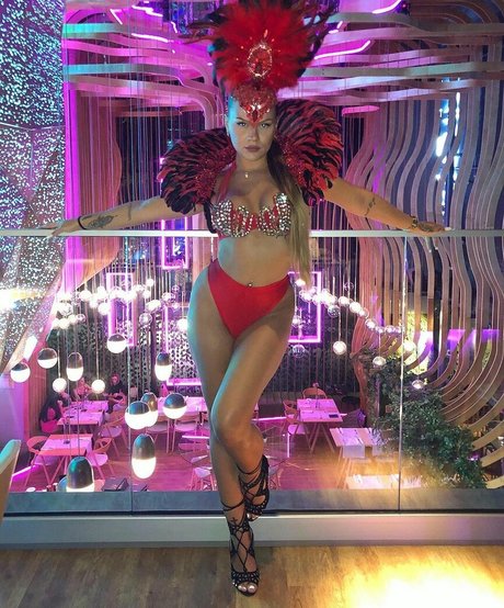 queendee113 star hot photos