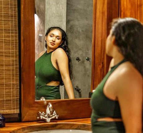 Nimesha Jayarathne high quality actress galleries