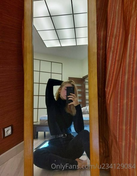 flora belll model top img