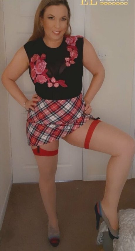 Maisie Lewis star pictures