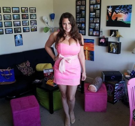 Avery Harwood nude star image