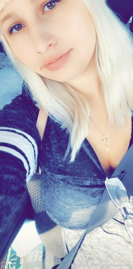 xoxbuttonsbabee adult model photo