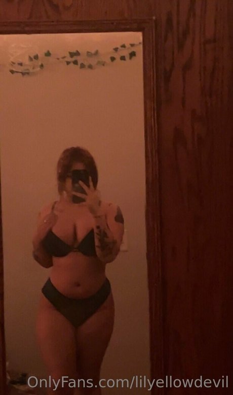 Lilyellowdevil nudes model gallery