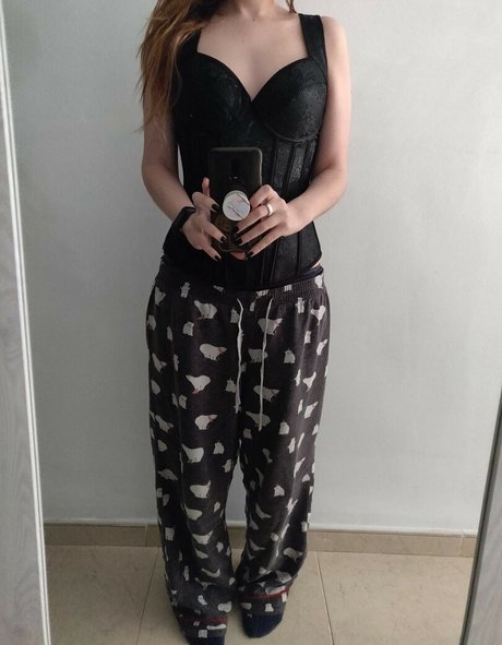 Chio Uyuni model nudes pictures