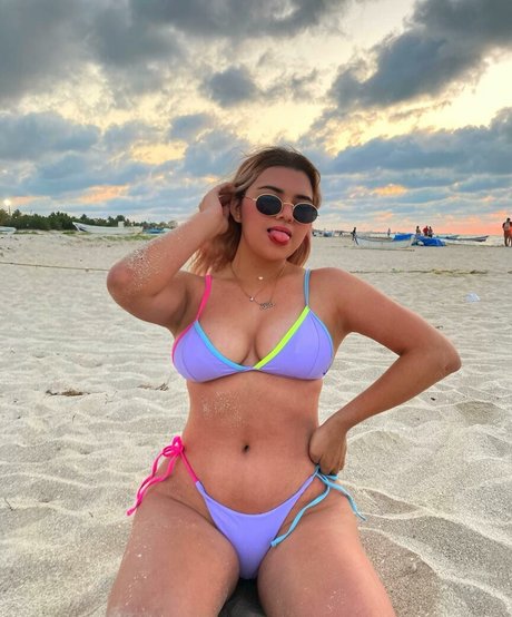 Diochyperez Nerdy model nudes picture