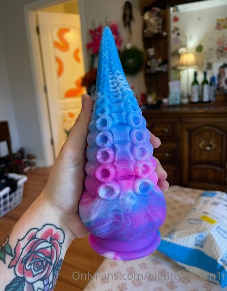 bigtittyg0thm1r star top img