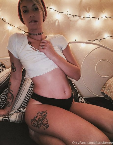fcassibreee naked model img
