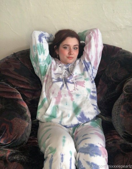 nixxxie pornstar pretty image