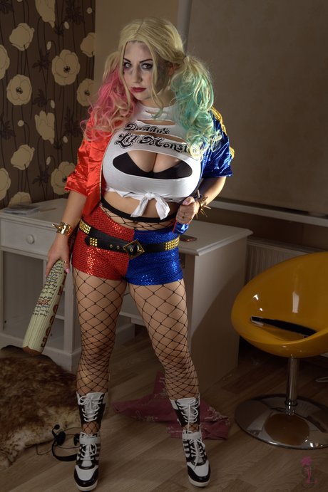 Samanta Lily pornstar nude pictures