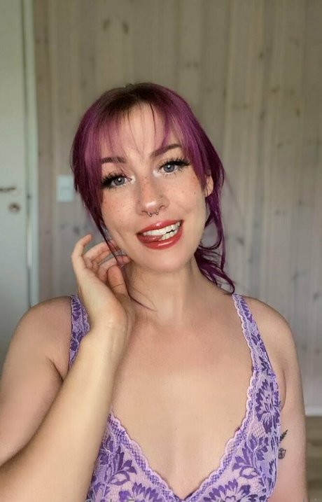 Lunasayshi nice actress images