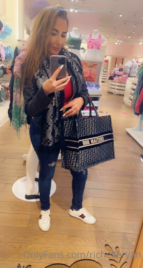 Richelle Ryan sexy star archive