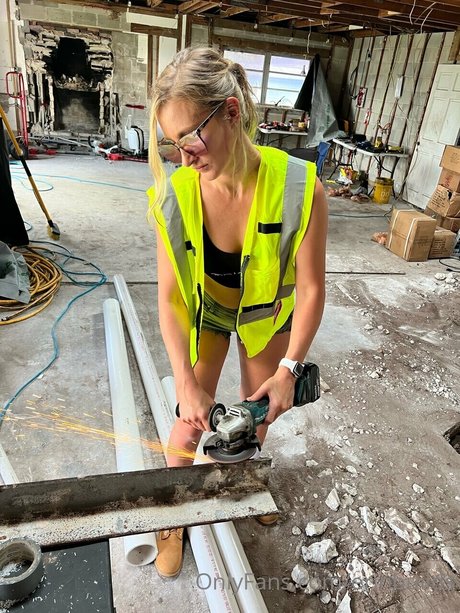 erinbuilds pornstar erotic photo