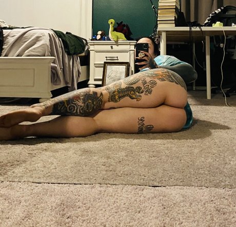 Erika Doom model pretty archive