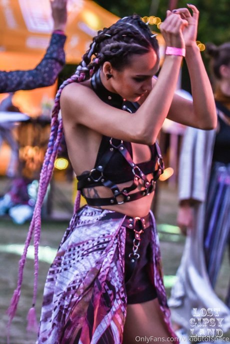 Viki Out Of Space star hot galleries