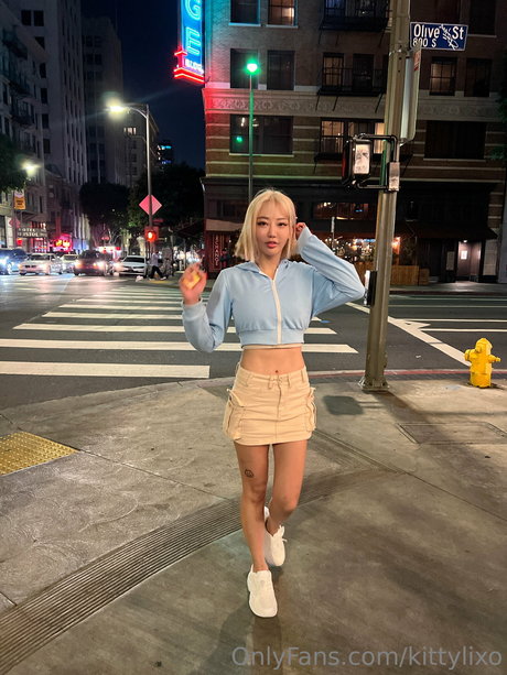 Kittylixo model erotic picture