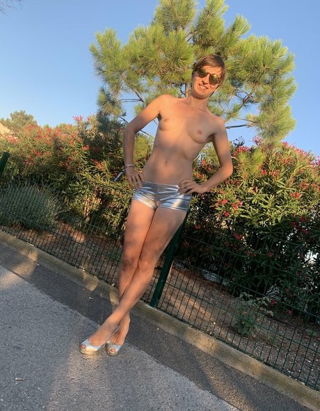 Melody Clark porn model galleries