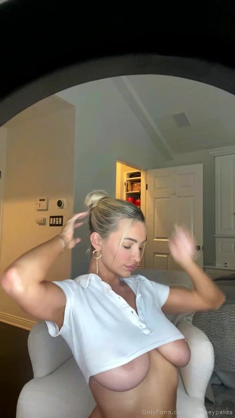 Lindsey Pelas star nudes image