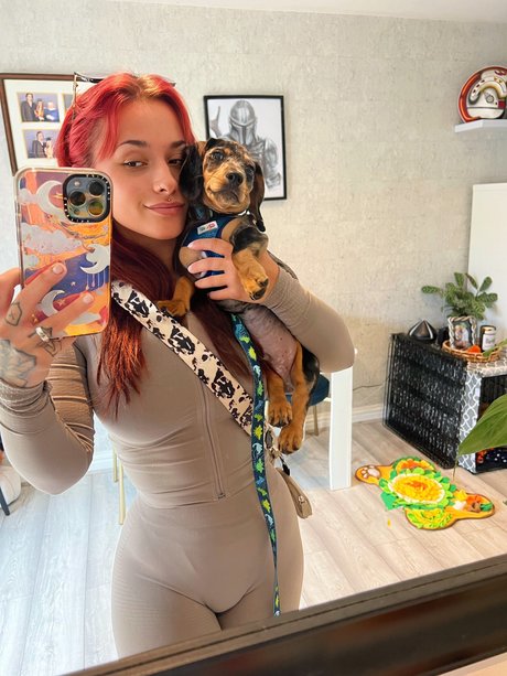 Thequeenie naked model image