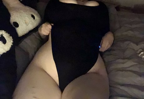 Tinyfawnn art model pictures