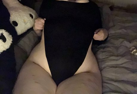 Tinyfawnn naked model photo