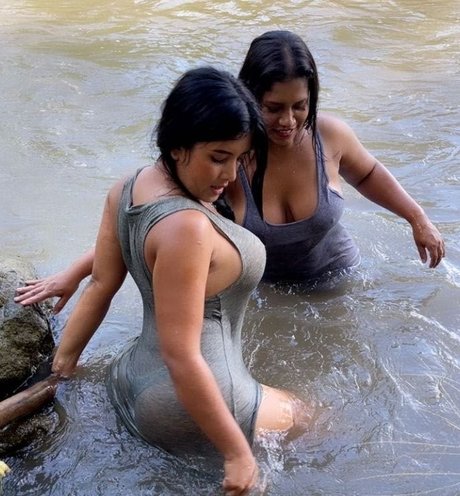 Alejandra Quiroz model art pics