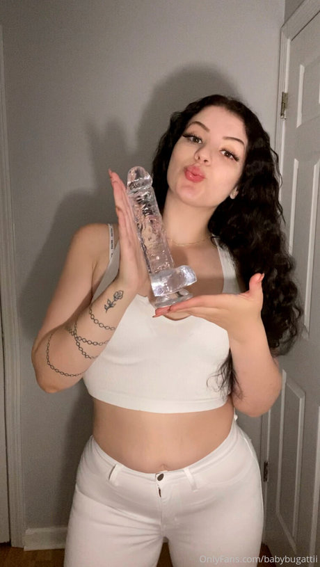 Nina Bugattii hd model pics