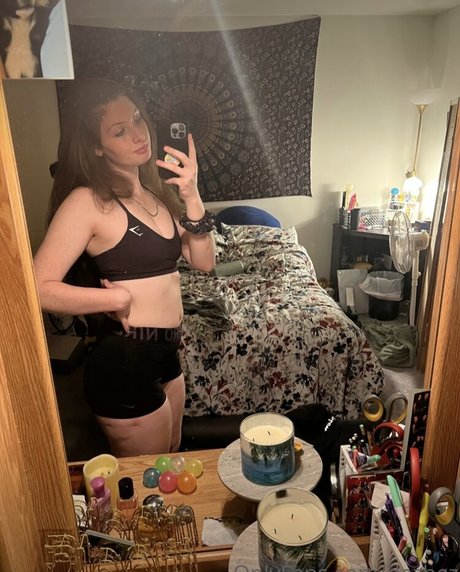 Dezbez420 pornographic actress photo