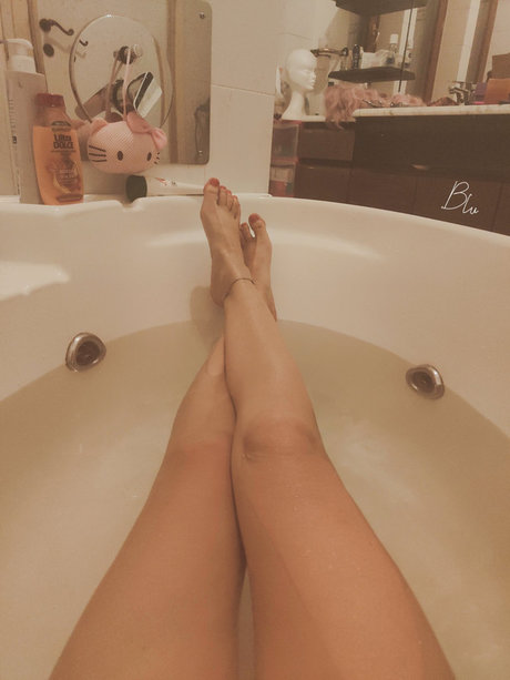 Blue Domino73 pretty actress pics