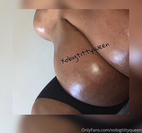 XoBigTittyQueen free star photo