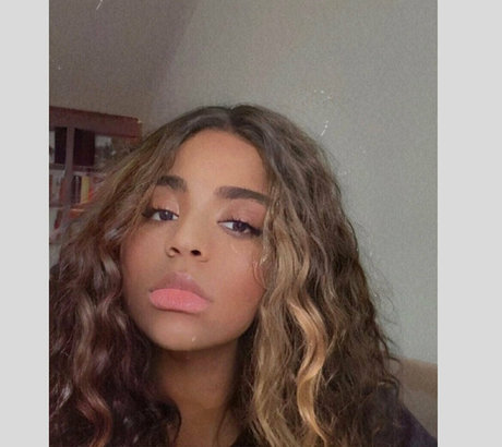 XoBigTittyQueen sexy model img