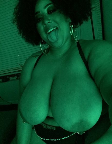bigmamajo nudes model images