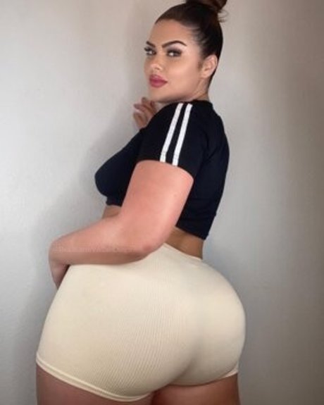 Karmyn Sandiego model sexy photo