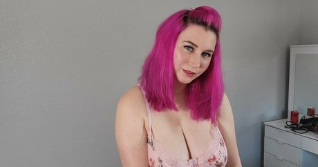 PiddyKat pornographic model photo