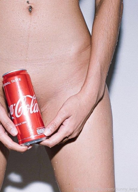 Bunny Keys star pornographic photos