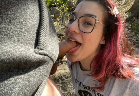 silkiepuppy nude model gallery