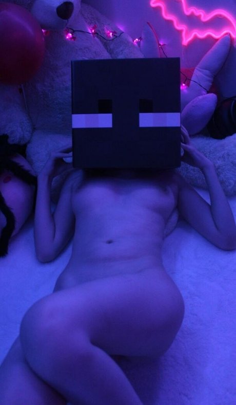 Meido Moon hot pornstar img