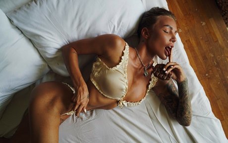 Anna Aksyuk model top pic