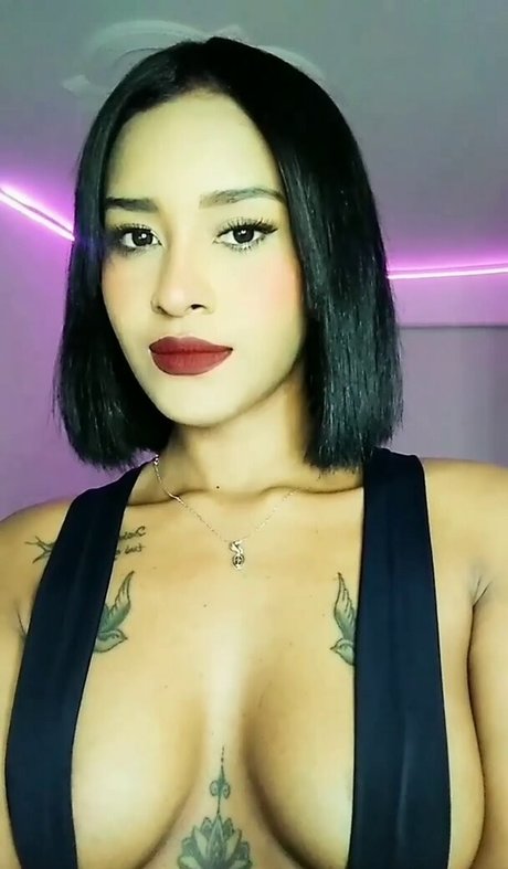 Miss Perla nude star photo