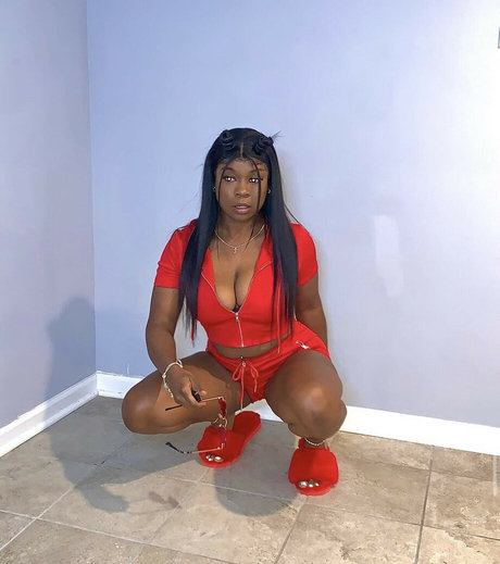 thick trixxx free star photo