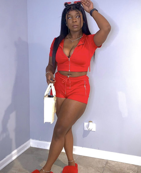 thick trixxx high quality model image