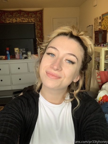 Pr33tyhoney exclusive pornstar photo