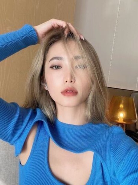 LonelyMeow pornstar top picture