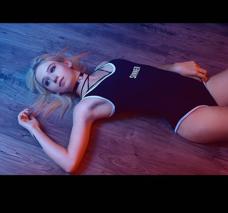 WhiteFox star erotic img