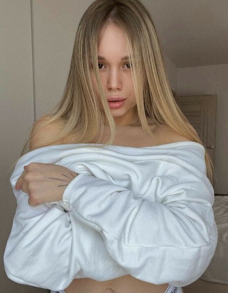 allinika pornstar adult img