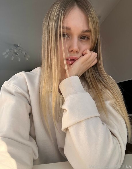 allinika naked star pictures