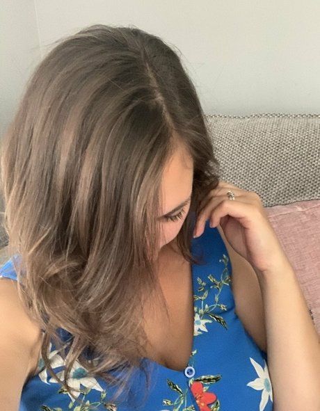 Sophia Knight erotic actress pic