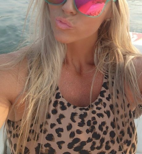 BethAdore pornstar xxx archive