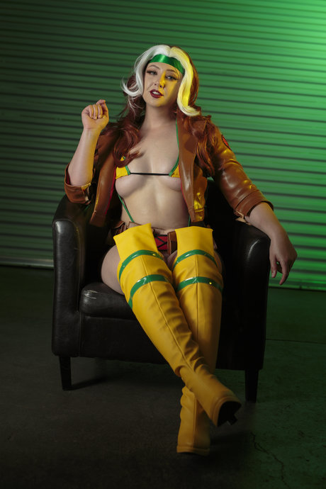 Feisty Vee star nudes archive