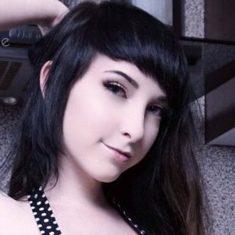 IvyLaura model hot pics